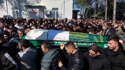 İftar vakti kazada hayatını kaybeden gen&ccedil; son yolculuğuna uğurlandı
