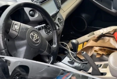 İHA muhabiri g&ouml;r&uuml;nt&uuml;ledi: Elif Kumal&rsquo;ın aracında dikkat &ccedil;eken ş&uuml;pheli detaylar
