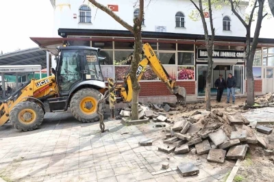 İhsaniye eski k&ouml;y meydanı modern bir g&ouml;r&uuml;n&uuml;me kavuşuyor
