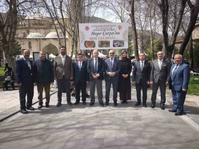 İhtiya&ccedil; sahibi gen&ccedil;lerin evlilik masrafları i&ccedil;in hayır &ccedil;arşısı yapıldı
