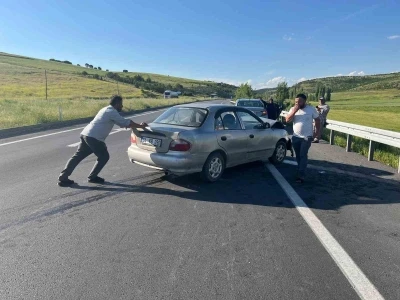 İki aracın karıştığı kazada 2 kişi yaralandı
