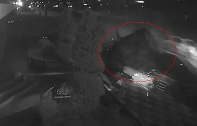 İki aracın yarış iddiası feci kazayla son buldu: 1 kişi yaralandı, 3 ara&ccedil; hasar g&ouml;rd&uuml;