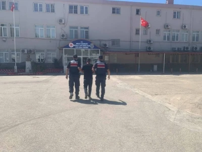 İki ayrı suçtan aranan şahıs yol kontrolünde yakalandı
