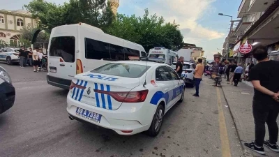 İki grup arasında kavga &ccedil;ıktı, bir polis yaralandı
