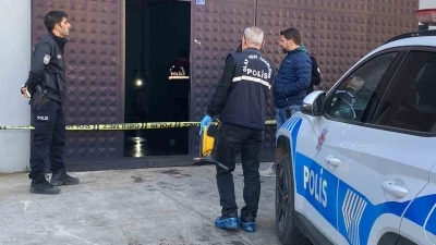 İki g&uuml;n &ouml;nce kiraladığı iş yerinde &ouml;l&uuml; bulundu
