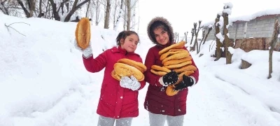 İki kardeşten yaban hayvanlarına şefkat eli
