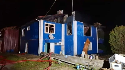 İki katlı evin üst katı alev topuna döndü
