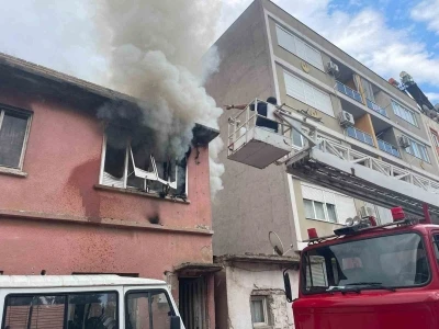 İki katlı m&uuml;stakil evde &ccedil;ıkan yangın korkuttu
