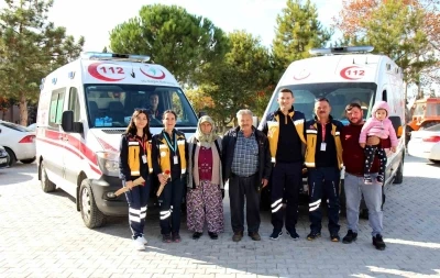 İki kez hayatını kurtaran sağlık çalışanlarını her fırsatta ziyaret ediyor
