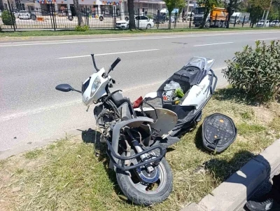 İki motosiklet &ccedil;arpıştı: 2 yaralı
