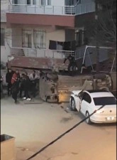 İki otomobil &ccedil;arpıştı: 3 yaralı