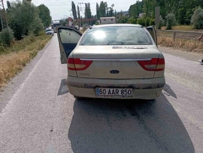 İki otomobil kafa kafaya &ccedil;arpıştı: 2 yaralı
