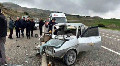 İki otomobilin &ccedil;arpıştığı kazada 1 kişi yaralandı