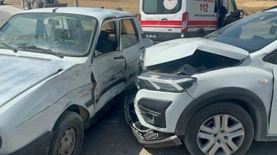 İki otomobilin çarpıştığı kazada 5 kişi yaralandı
