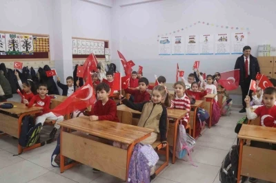 İkinci d&ouml;nemin ders zili &ccedil;aldı: Sakarya&rsquo;da 206 bin &ouml;ğrenci dersbaşı yaptı
