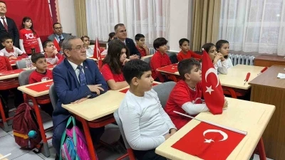 İkinci d&ouml;nemin ilk dersinin konusu &rsquo;Bayrak&rsquo;
