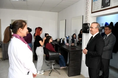 İl Milli Eğitim M&uuml;d&uuml;r&uuml; Aydın, Halk Eğitim Merkezi&rsquo;ndeki &ccedil;alışmaları inceledi
