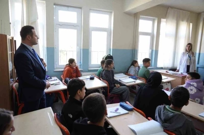 İl Milli Eğitim M&uuml;d&uuml;r&uuml; &Ccedil;ay, K&ouml;yceğiz&rsquo;de &ouml;ğrenci ve &ouml;ğretmenlerle bir araya geldi
