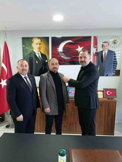 İl&ccedil;e Başkanlığında istifa ederek AK Partiye katıldı
