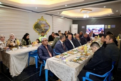İl&ccedil;e protokol&uuml; &ouml;ğrencilerle iftarda bir araya geldi
