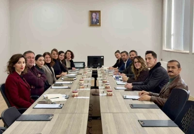 İletişim Fak&uuml;ltesi &ouml;ğrencileri i&ccedil;in sekt&ouml;r odaklı eğitim masaya yatırıldı
