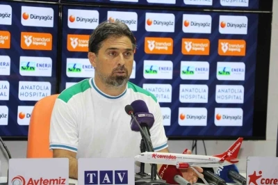 İlhan Palut: &quot;Çok gol kaçırıyoruz maalesef&quot;
