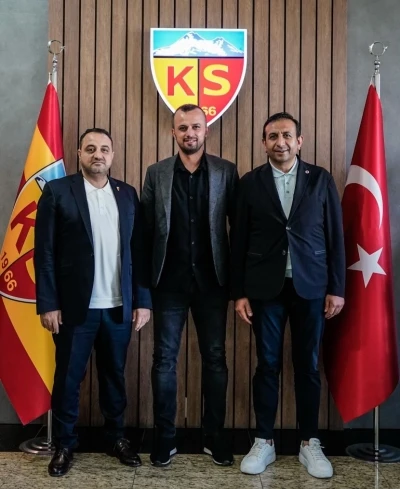 İlhan Parlak g&ouml;revinden istifa etti
