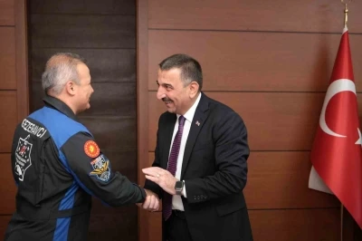 İlk T&uuml;rk Astronot Alper Geze ravcı&rsquo;dan Vali Bektaşoğlu&rsquo;na ziyaret
