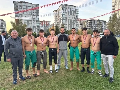 İlkadımlı güreşçilerin güreş başarısı
