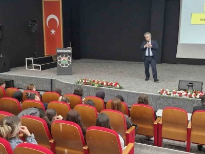 İLKEM&rsquo;de YKS adaylarına &lsquo;Sivri Hoca&rsquo; dopingi
