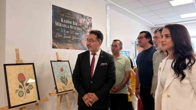 İlkokul &ouml;ğrencileri ebru eserlerini sergiledi
