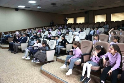 İlkokul &ouml;ğrencileri Erenler Belediyesi&rsquo;nde
