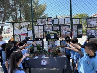 İlkokul &ouml;ğrencileri zeytinin yolculuğunu sergiyle anlattı

