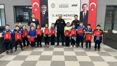 İlkokul öğrencilerine afet eğitimi verildi
