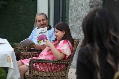 İlkokul &ouml;ğrencisi minik kız kitap yazdı
