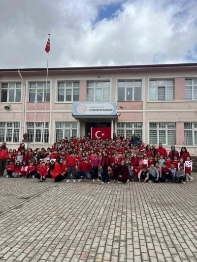 İlkokulda 2 Nisan Otizm Farkındalık G&uuml;n&uuml; etkinliği

