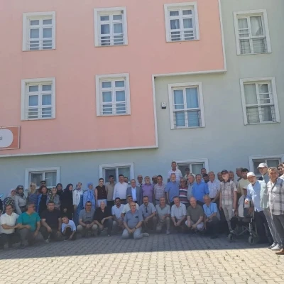 İmam Hatip Lisesi mezunları pilav g&uuml;n&uuml;nde hasret giderdi
