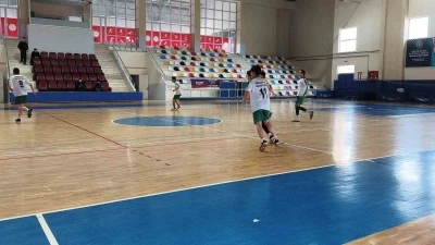 İmam hatip spor oyunları heyecanla s&uuml;r&uuml;yor
