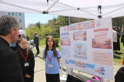 İmam Hatipli &ouml;ğrenciler projelerini Arap&ccedil;a ve İngilizce olarak tanıttı
