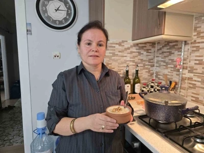 İncir uyutması, adını 2-3 saat uykuya bırakılmasından alıyor, geleneksel tadıyla sofraları s&uuml;sl&uuml;yor
