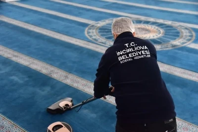 İncirliova Acarlar Camii&rsquo;nde temizlik &ccedil;alışması yapıldı
