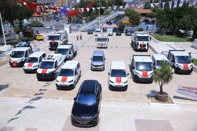 İncirliova Belediyesi 10 yeni hizmet aracını tanıttı
