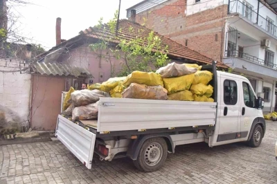 İncirliova Belediyesi&rsquo;nden ailelere yakacak desteği
