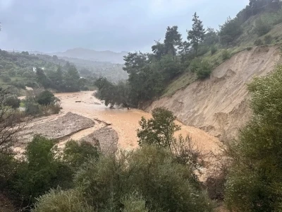 İncirliova&rsquo;da sağanak sonrası 9 ev tahliye edildi
