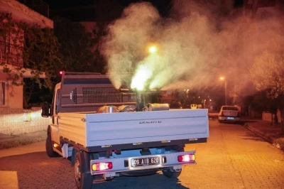 İncirliova&rsquo;da sivrisinek ve haşereye karşı mesai s&uuml;r&uuml;yor
