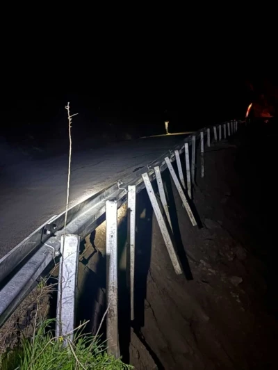 İncirliova&rsquo;da yol &ccedil;&ouml;kt&uuml;, s&uuml;r&uuml;c&uuml;lere uyarı yapıldı
