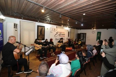 İneg&ouml;l Belediyesi&rsquo;nin gitar kursu kursiyerleri sertifikalarını aldı
