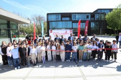 İneg&ouml;l&rsquo;de 23 Nisan&rsquo;a &ouml;zel minik sanat&ccedil;ılar sergisi a&ccedil;ıldı

