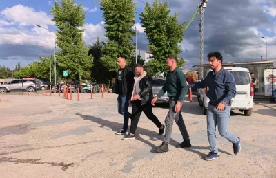 İneg&ouml;l&rsquo;de enseden bı&ccedil;aklayan ş&uuml;pheli ile ağabeyi yakalandı
