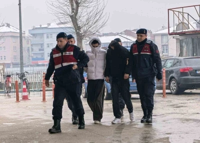 İneg&ouml;l&rsquo;de internet kablolarını &ccedil;alan 2 ş&uuml;pheli tutuklandı
